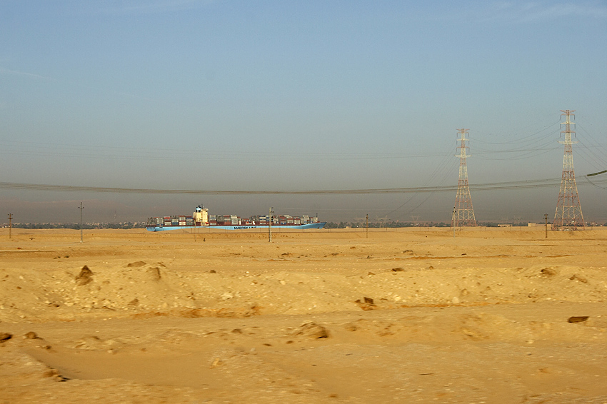 (005) Schiff auf dem Suez-Kanal