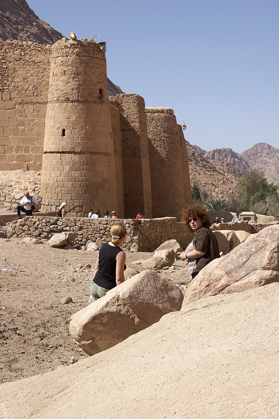 (042)  Eckt�rme oder Mauern?